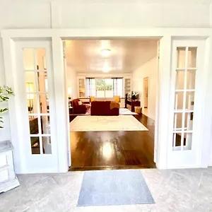 https://new-lovely-3-bedroom-in-heart-of-hilo.hotelsinhawaii.org