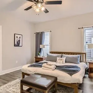 https://new-build-5-min-to-broadway-sleeps-10.nashville-hotels.org